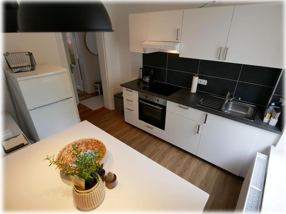 Gemuetlich - 2 Zimmer-Altbau, 24H Check-In Kiel Eksteriør bilde
